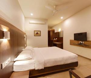 Hotel Classic Mid Town, Kolhapur NEAR MAHALAXMI TEMPLE