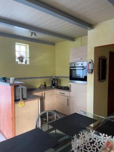 Maisons de vacances Mazet des Orchidees - Gite 4 personnes 50 m2 - Jardin, spa prive - independant - stationnement prive : photos des chambres