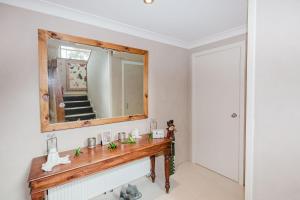 10 Kanangra Crescent - Entire