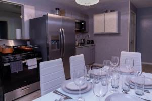 Modern4BR KingBeds 5Min Niagara Falls Free Parking