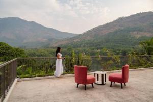Premium 5 BR full pool villa by lake close to Vagamon