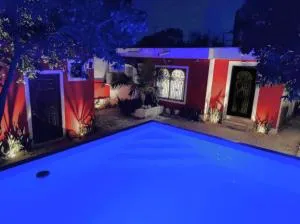 Villa Colonial en el centro con alberca - San Antonio