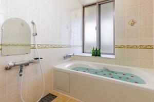 恩納村飲食店の中心地ビーチまで徒歩3分最大12名貸切コーディアルステイ