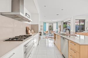 StayAU 4BR Designer Home in Knox