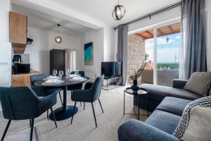 Chill Out - Old Town & Seaview Apartments