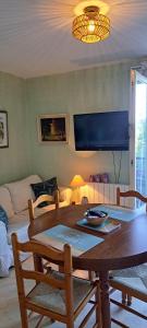 Appartements Frais et bien oriente joli studio Phannie proche cure : photos des chambres