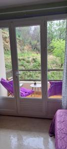 Appartements Frais et bien oriente joli studio Phannie proche cure : photos des chambres