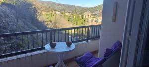 Appartements Frais et bien oriente joli studio Phannie proche cure : photos des chambres