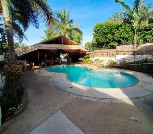 Lovely House in Tagaytay w Pool near Skyranch - Laurel