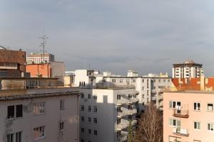 Wonderful EMOJI studio in oldtown, street parking