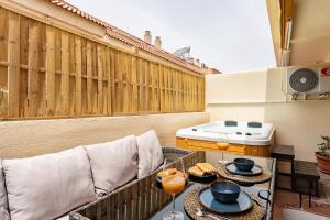 Townhouse wIth Jacuzzi,sea views, swimming pool,garage