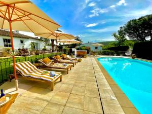 Villas Villa provencale Golfe St Tropez climatisee piscine chauffee, Spa, billard, Wifi haut debit pro : photos des chambres