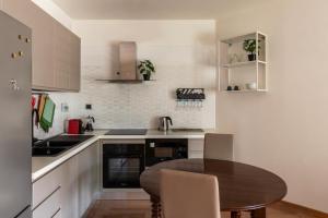 GuestHost - Porta Portese Modern Terrace Apartment