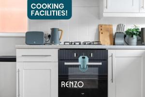 Vibrant and Cosy 3-Bed Home in Nottingham by Renzo, Perfect for Contractors, Free Parking!