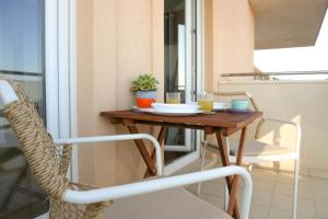 Kikis Sea View Studio