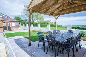 Highfield - 5 Bedroom Holiday Home - Pembroke Dock