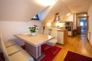 JM Alpine Apartments