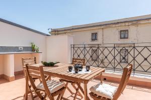 Oretea Apartment with Terrace by Wonderful Italy