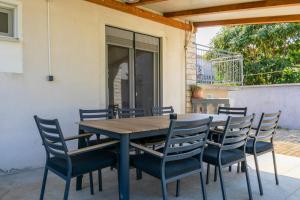 2B Apartment Castegner with garden & free parking