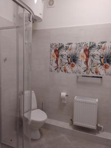 House, garden & sauna. Free parking. Train stop-200 m. Sea-1 km.