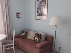 House, garden & sauna. Free parking. Train stop-200 m. Sea-1 km.