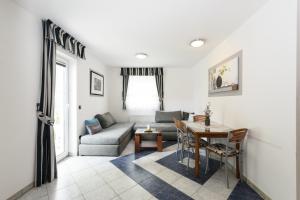 Apartments Luka - Trogir, Marina 150m from the beach