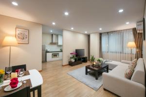 HB Serviced Apartment - 121B Quan Hoa