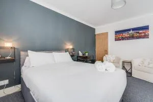 Pass the Keys Woolton · Studio Flat Next to Station Beatles Attractions - Childwall