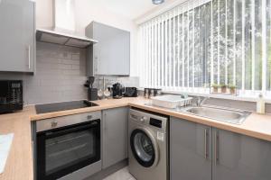 Woolton Rd Flat Near John Lennon Airport, Free Parking & Wifi - Pass the Keys