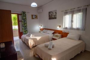 Harrys Bar & Apartments 1