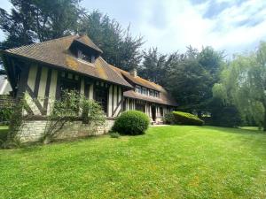Maisons de vacances Chant des mouettes Maison renovee spacieuse tout confort grand jardin belle terrasse amenagee parking 8 personnes 4 sdb 5 wc a 10 mn a pied de la mer Port en Bessin tous commerces restaurants proche Omaha Beach : photos des chambres