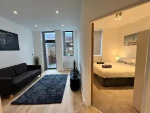 Luxury 1 Bed Apartment, Redhill (London & Gatwick) - Merstham
