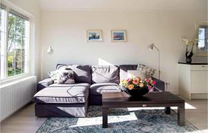 Awesome Home In Strijen With Wifi