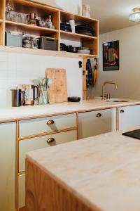 Central apartment w garden terrace