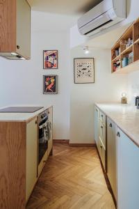 Central apartment w garden terrace