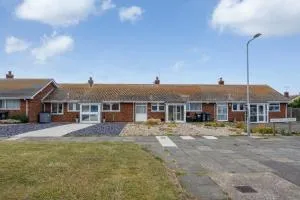 Amazing Beachside 2BD Family Home with Garden - Kingsgate