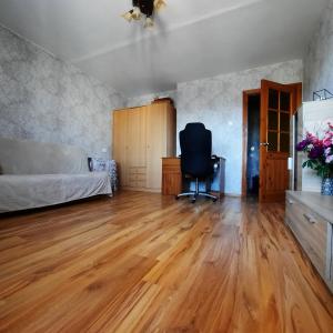 Between Lake and Sea