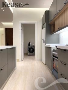 Kease Mughrizat - Royal touch