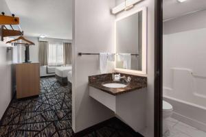 Queen Room with Two Queen Beds - Non-Smoking room in Days Inn by Wyndham Ogallala