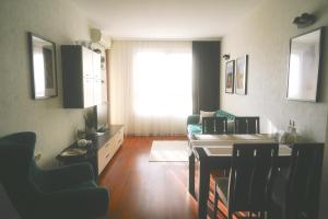 Golden Sands - Two Bedroom apartment on the beach