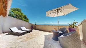 Hotels La Petite Auberge : Suite avec Terrasse 