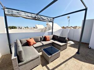 Fuentemar Duplex - WiFi, terraza & piscina comunitaria