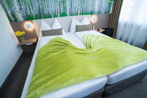 Design Twin Room room in Hotel Waldhorn