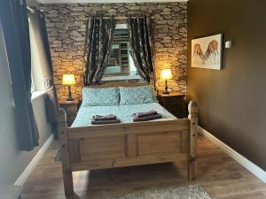 Cosy and secluded brook-side lodge
