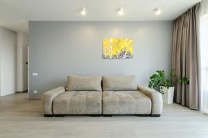 Petrovdom 90-201 in RC Kvartet modern life in Black and White, 16Г Vasyl Lypkivskyi Street