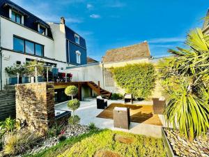 MAISON 4 CHAMBRES,JARDIN ET TERRASSE, proche mer,casino et place Morny