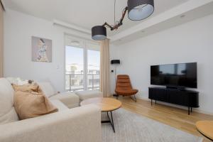 Luxury Three Bedroom Apartment with Parking & Balcony in Mokotów by Renters Prestige