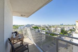 Luxury Three Bedroom Apartment with Parking & Balcony in Mokotów by Renters Prestige