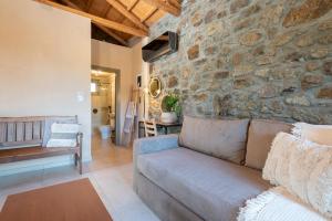Exohiko Stone House