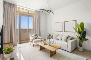 Silkhaus Vacation Homes Chic 2BDR Near Reem Mall